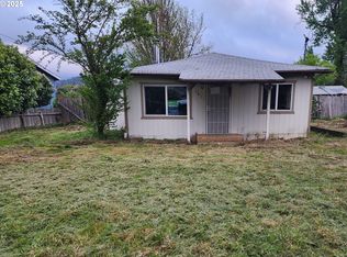 131 Major Dr, Glendale, OR 97442