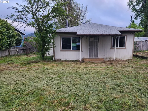 131 Major Dr, Glendale, OR 97442