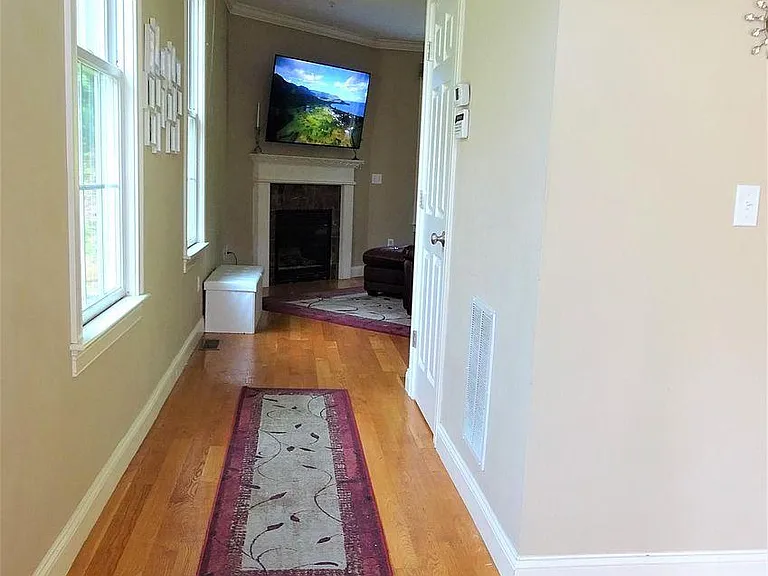 24 Autumn Ln — Photo 2