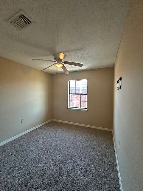 3 bed, 1000 sqft, $975 — Photo 2