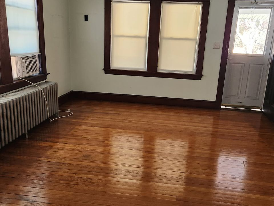 1st image of 31 Broad Street Pl #29
