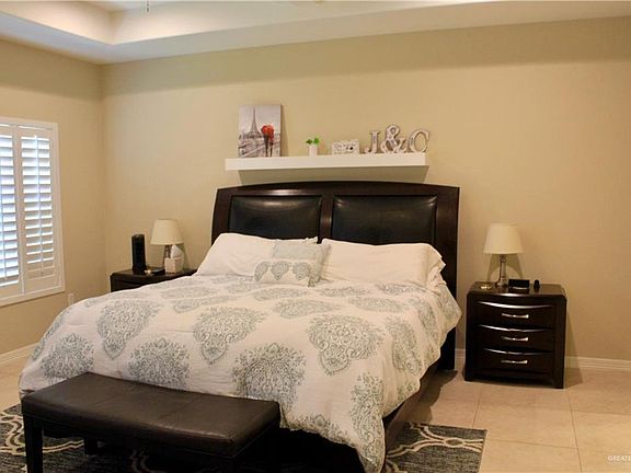5th image of 307 Los Laureles Dr