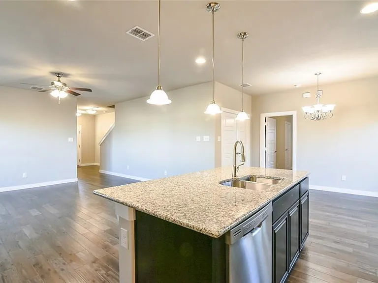 2305 Paxton Way — Photo 2