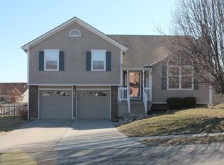 421 SW Hamilton Ln, Grain Valley, MO 64029