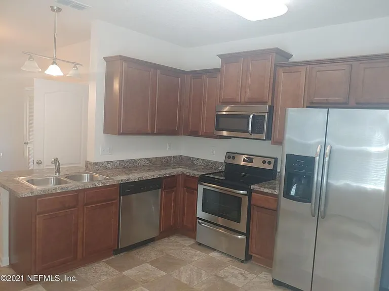 340 Servia Dr — Photo 5