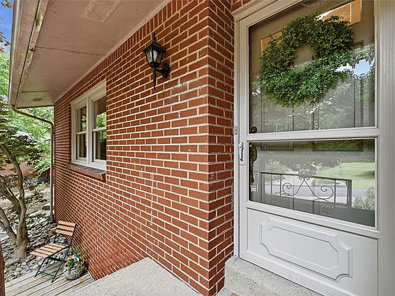 4th image of 228 Hillock Ln