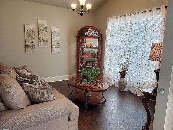 Separate Living rm or office