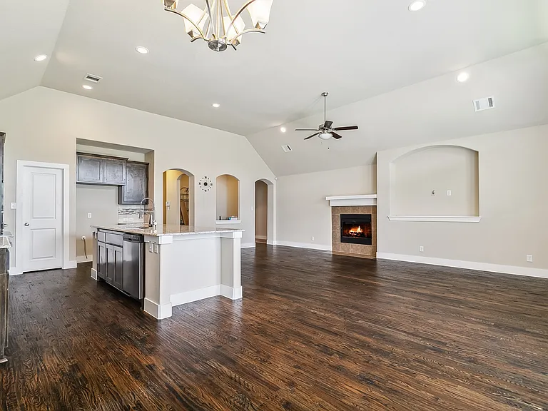 2508 Sanders Ct — Photo 4
