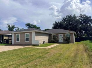 2830 Maple Ave, Groves, TX 77619