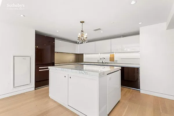 Rented by Sotheby's International Realty | media 42
