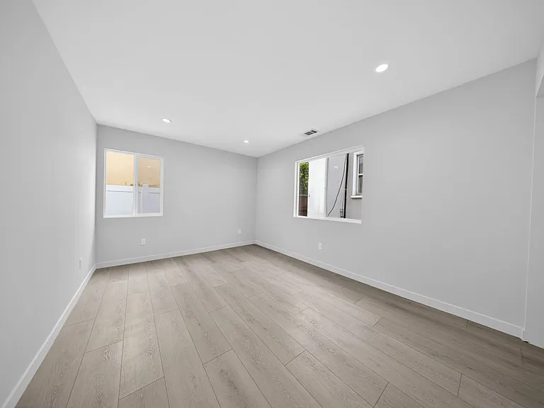 1316 1/2 Carlton Dr — Photo 18