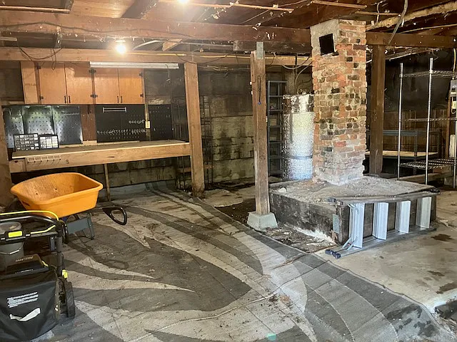 Garage space for workshop/storage