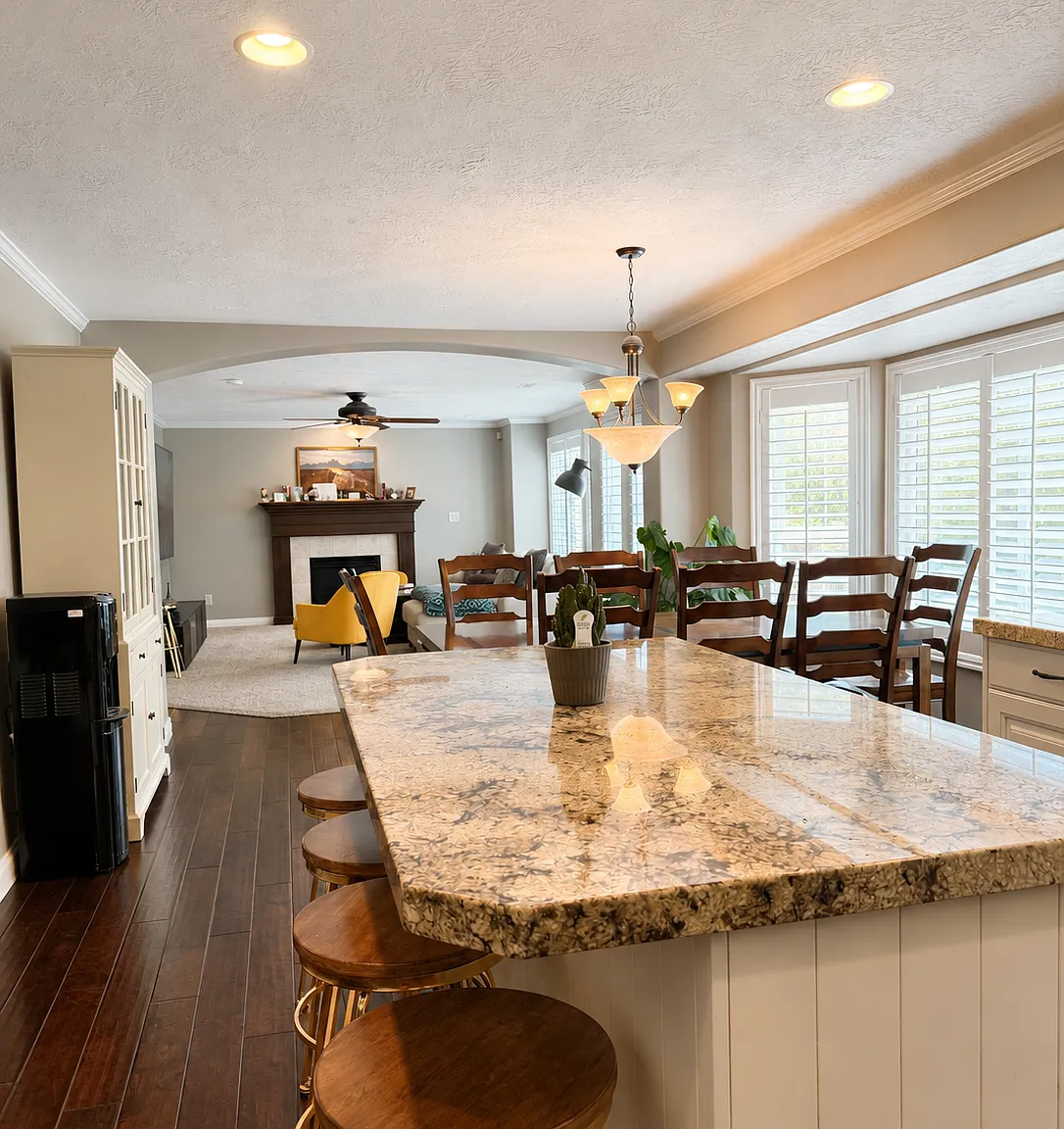 5 bed, 3200 sqft, $4,800 — Photo 3