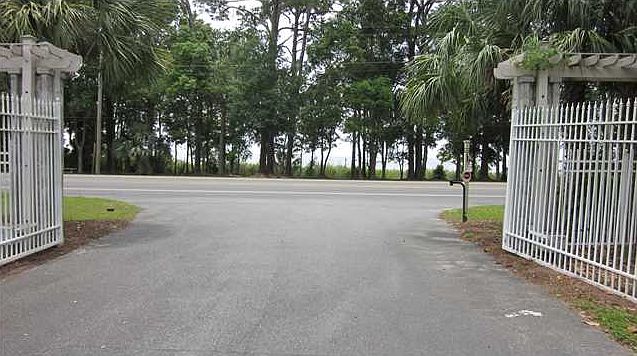 2nd image of 131 Bay Colony Way