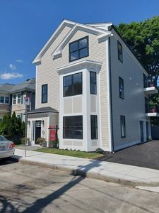 10 Narragansett St, Boston, MA, 02122