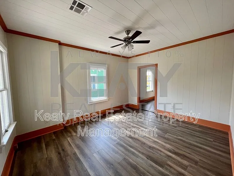2 bed, 1.0 bath, 860 sqft, $1,200 — Photo 2