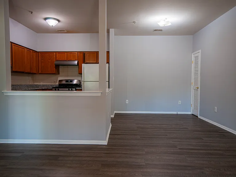 716 Lucy Ct — Photo 14