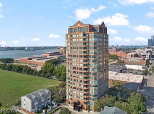 3320 Spinnaker Ln #10D, Detroit, MI 48207