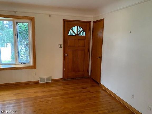 2nd image of 1878 Sunset Dr