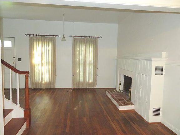 5th image of 702 Erin St