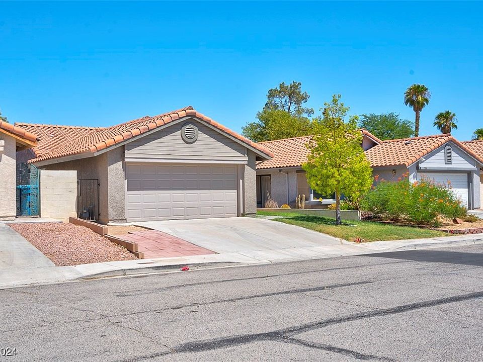 1st image of 752 Whispering Palms Dr