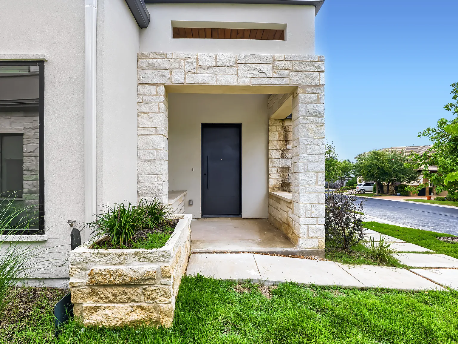 4 bed, 3485 sqft, $5,990 — Photo 4