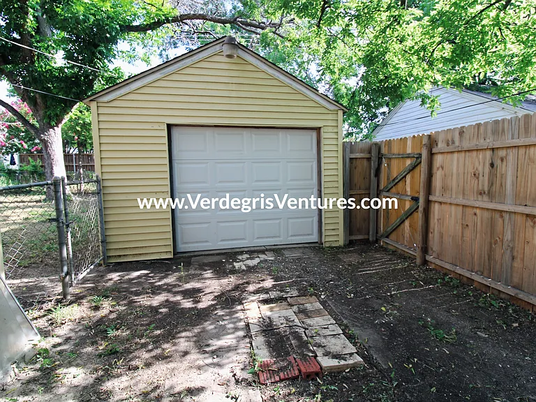 Garage & Driveway