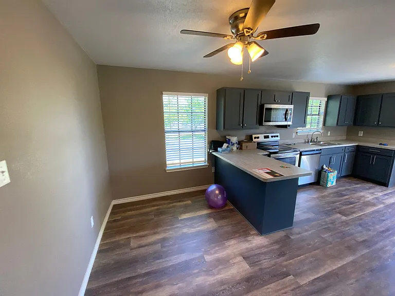 1502 Daffan Ave — Photo 17