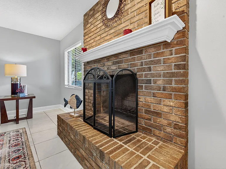 13 Clinton Ct S — Photo 6
