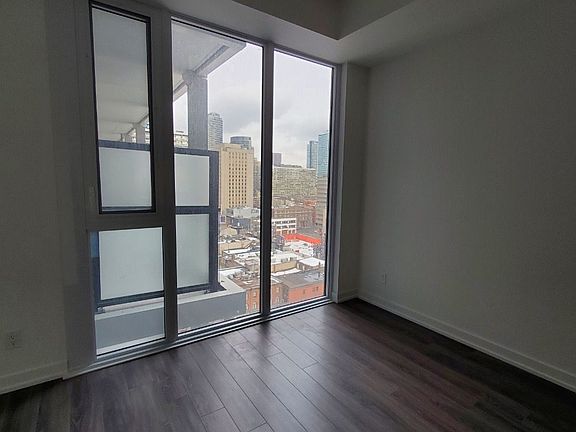 4th image of 20 Edward St #1320