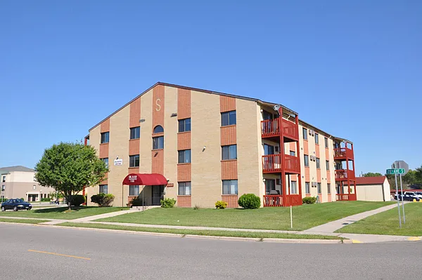 Skaff Apartments - Moorhead — Photo 3