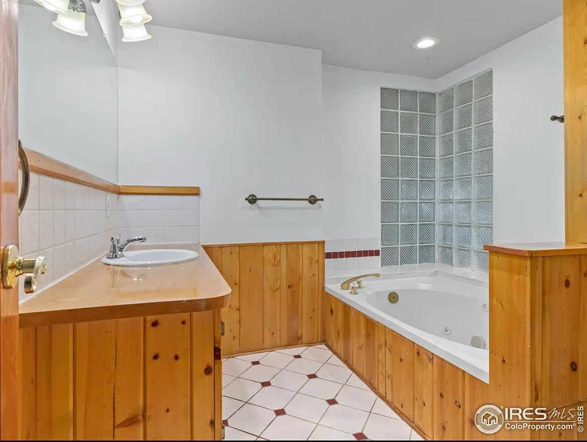 Charming 2BR House in Estes Park, Walk Downtown, Optionally Furnished — Photo 2