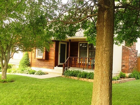4th image of 1016 NW Heatherwood Dr