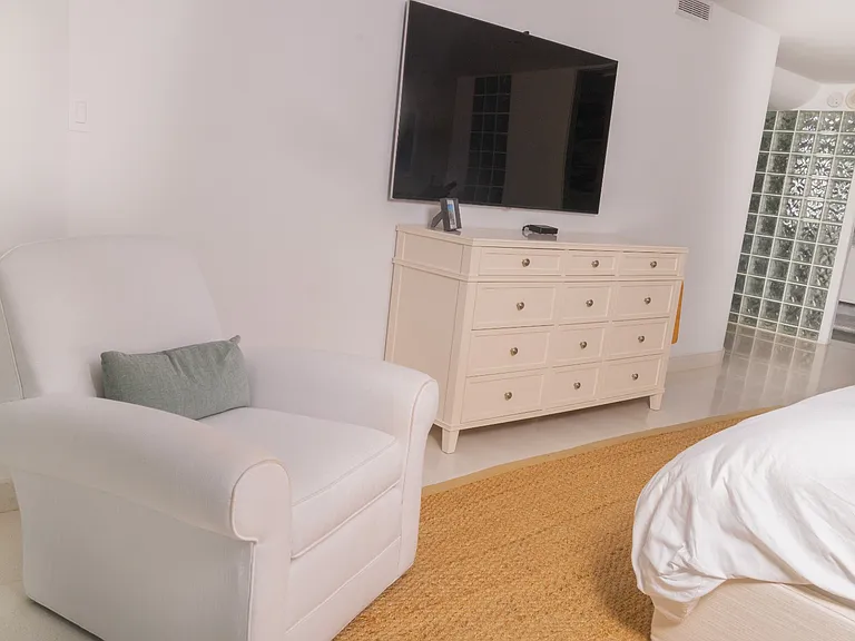 881 Ocean Dr #18H — Photo 37