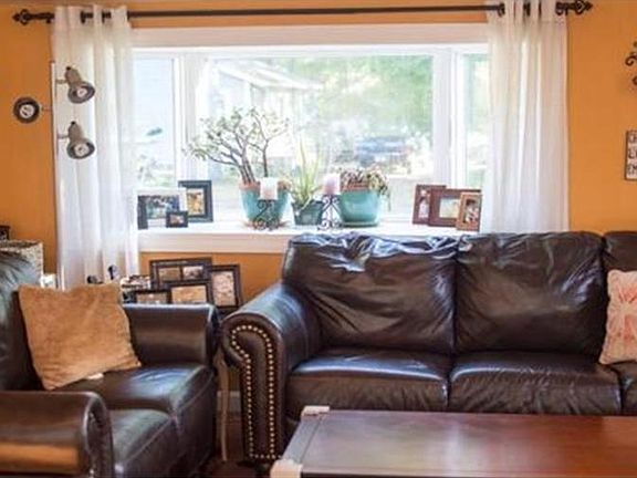 3rd image of 8 Parkwood Dr