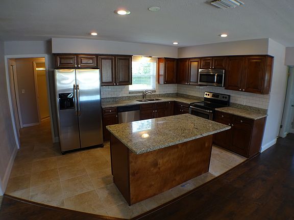 4th image of 4125 20th St N