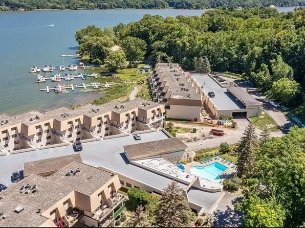181 Bay Village Dr, Rochester, NY 14609