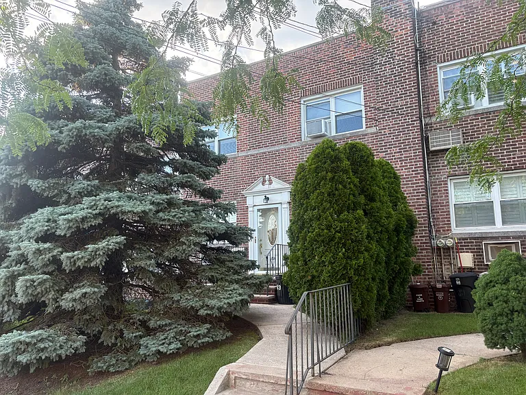 83 Dongan Ave #2 — Photo 2