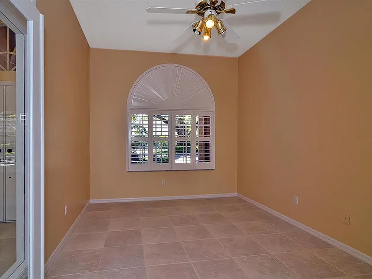 4305 Round Lake Ct — Photo 30