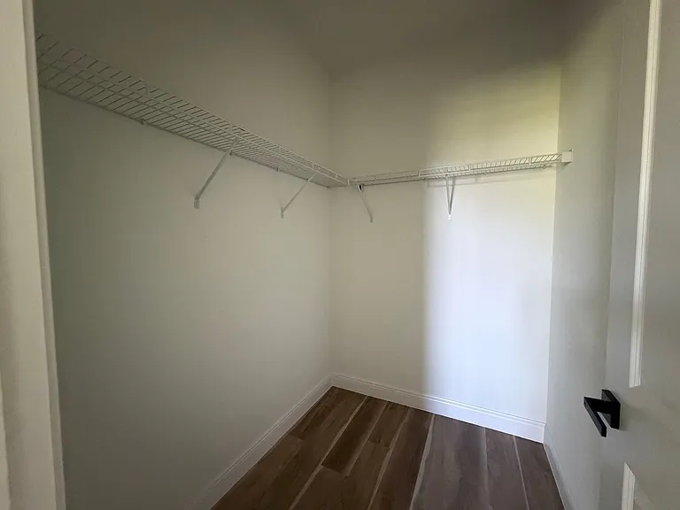 1852 W Quaker Ln — Photo 22