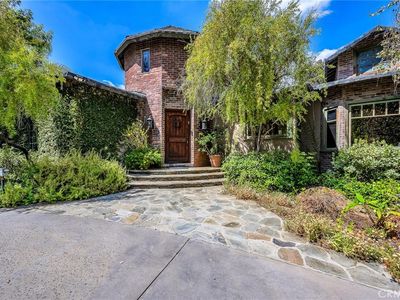20111 Wells Dr, Woodland Hills, CA, 91364