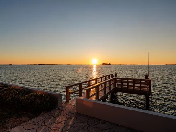 2240 Harbor View Dr, Dunedin, FL 34698