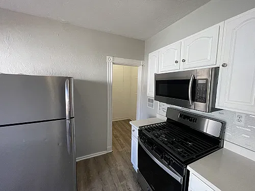 3 bed, 1100 sqft, $3,200 — Photo 3