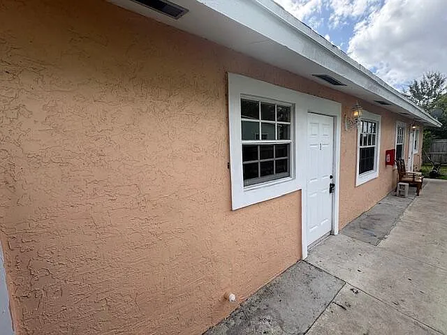 3 bed, 2.0 bath, 920 sqft, $2,250 — Photo 3