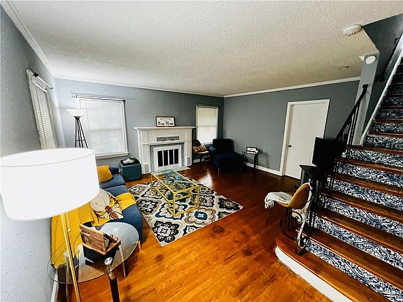 2nd image of 6304 Bellefontaine Ave