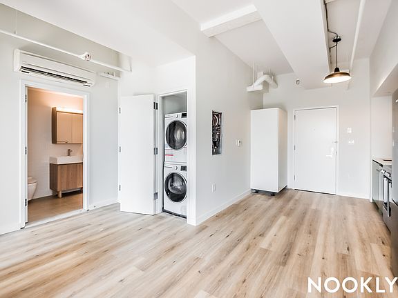3rd image of 619 Throop Ave #Penthouse 2