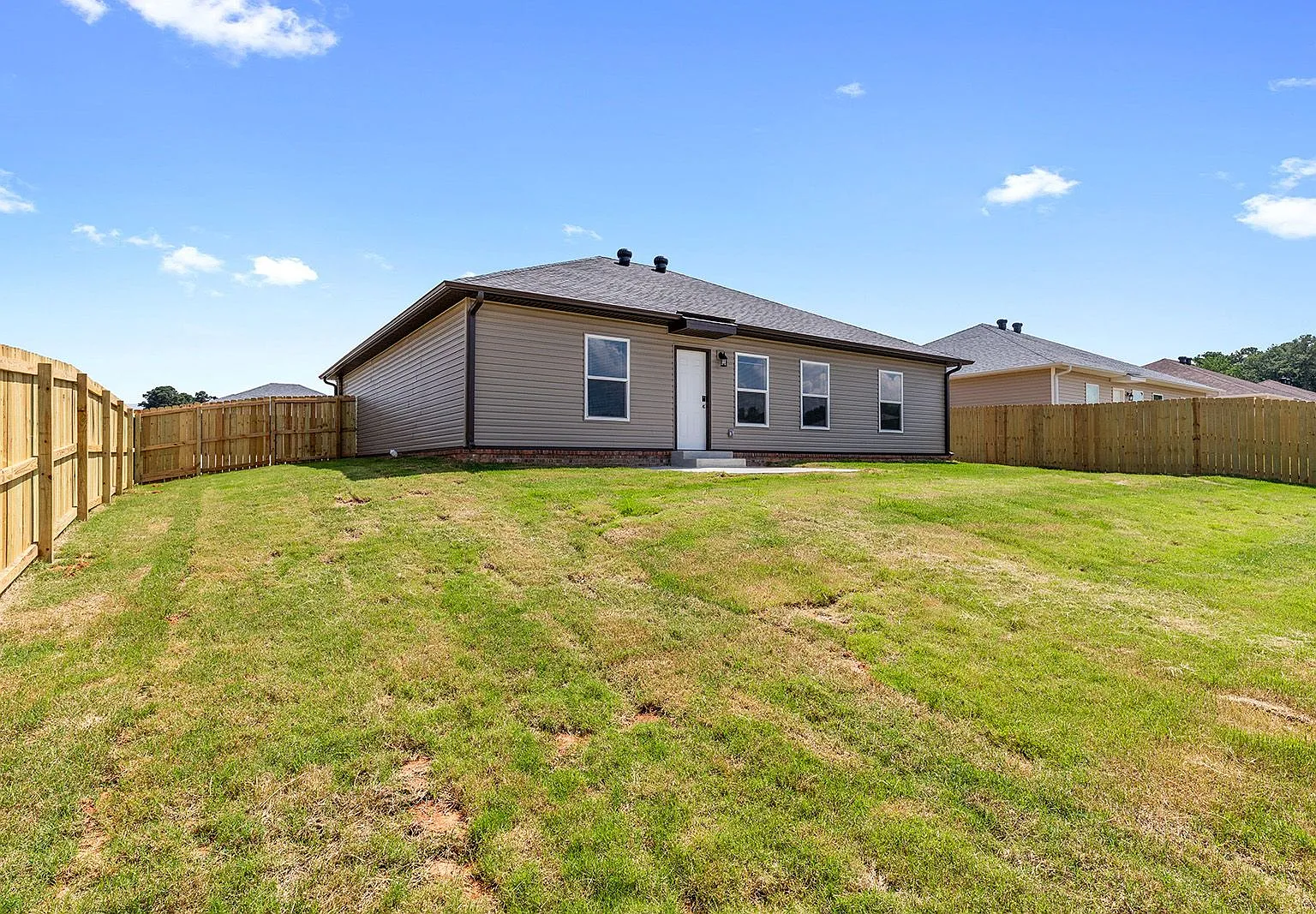 628 Timberline Rd — Photo 2