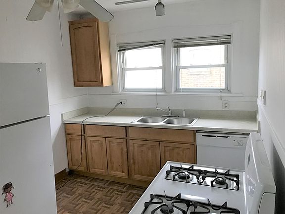 3rd image of 616 Elgin Ave #2