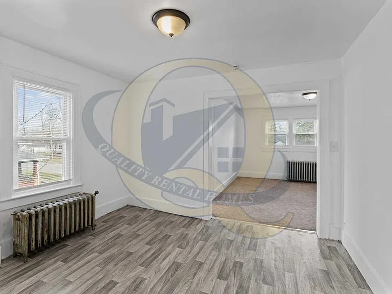 829 Clinton St — Photo 3