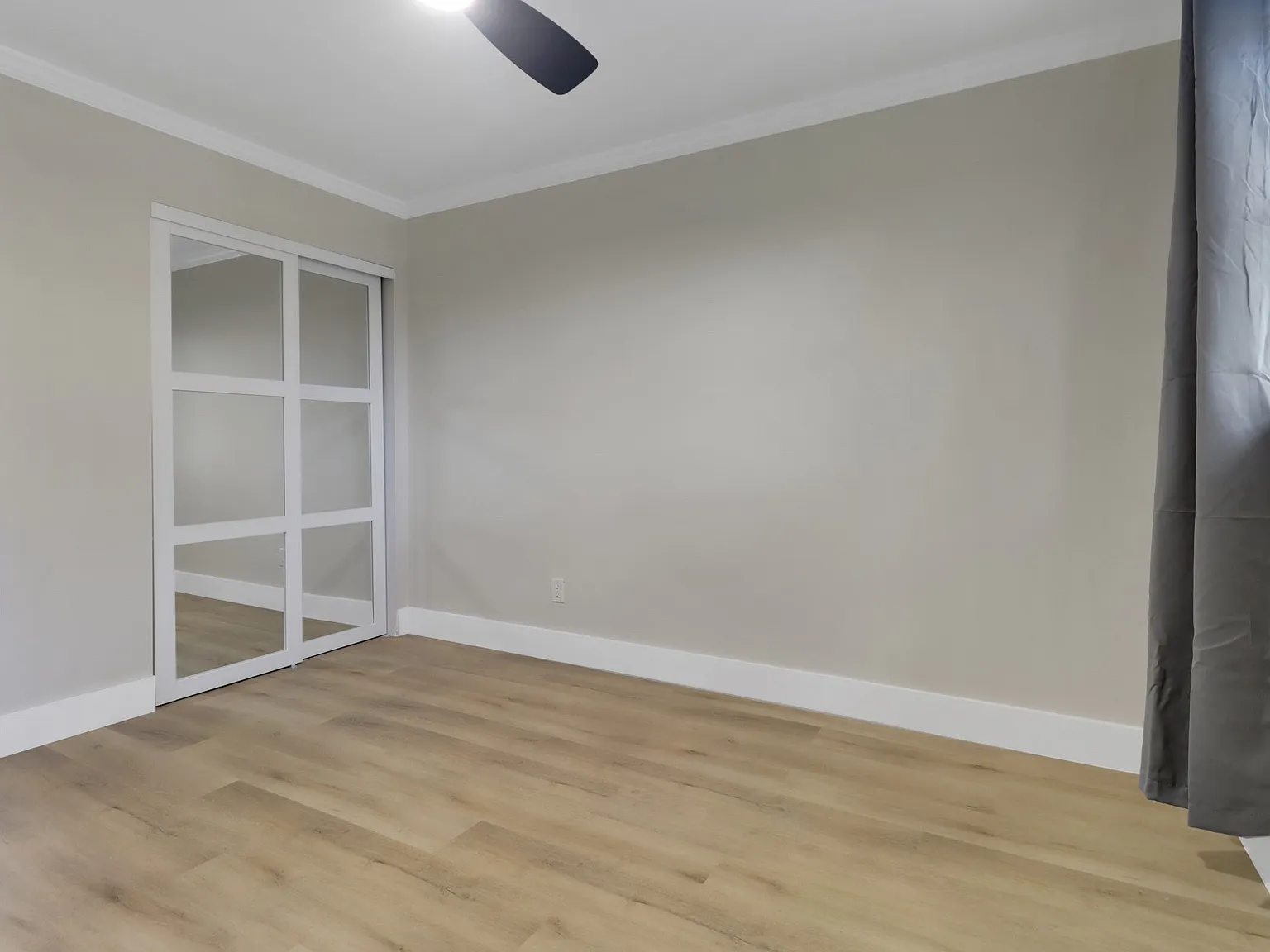 2 bed, 886 sqft, $2,500 — Photo 3